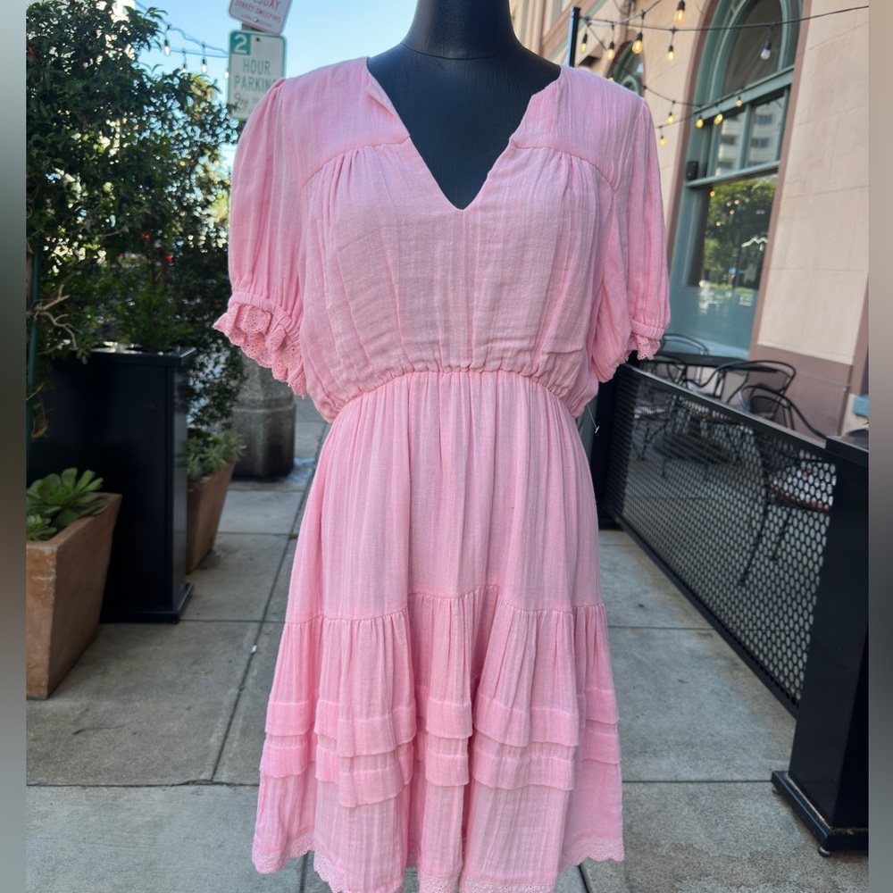 pink flowy knee length dress v neck size medium